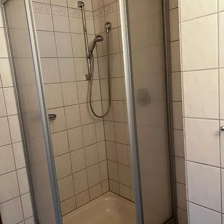 Einzel Zi Nr 2 Δωμάτια σε οικογενειακή κατοικία